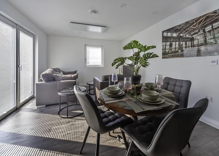 Stylish And Bright 2 Bed Apartment In Ashford