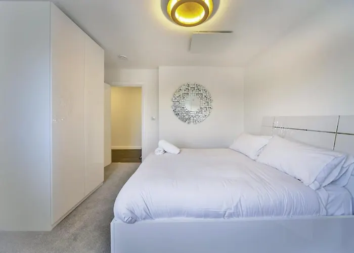 Stylish And Bright 2 Bed Apartment In Ashford