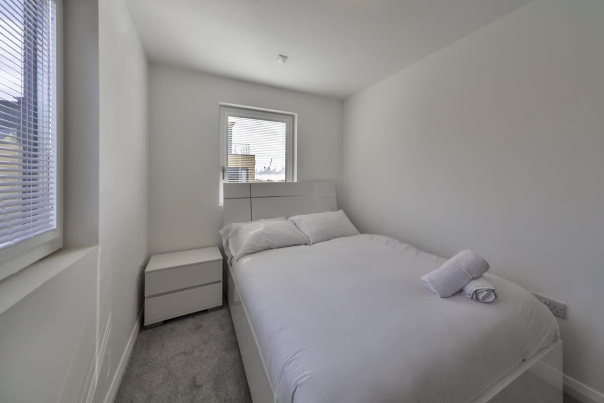 Stylish And Bright 2 Bed In Ashford * Ashford (Kent)
